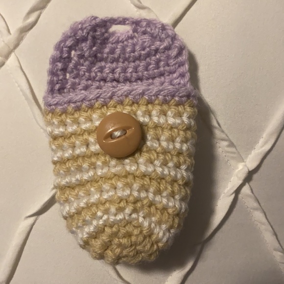 HANDMADE crocheted keychain change purse. - Picture 1 of 3